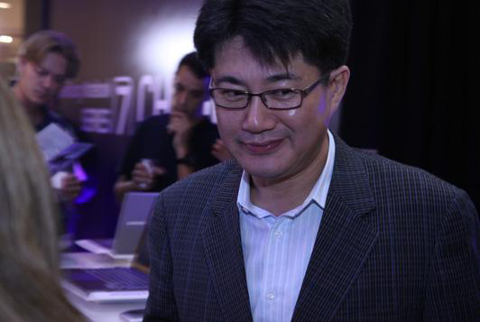 Presidente da Samsung , JW Kim, comenta  que a  série 7 Chromos e uma opção atraente para os usuários que exigem uma alta performance, como games
