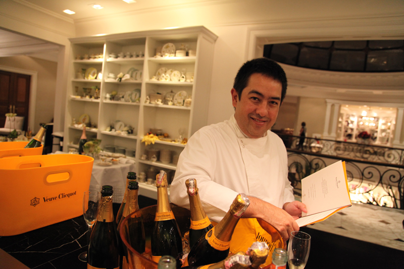 O banqueteiro Viko Tangoado criou pratos com vieras e lagostas para harmonizar com a champagne Veuve Clicquot