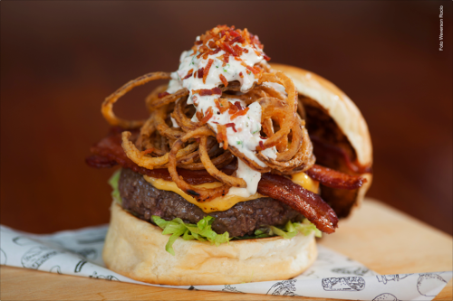 Dempsey (R$ 26,90): hambúrguer de 200g, queijo prato, bacon, cebola crispy, alface americana e maionese de bacon.  | Fotos: Weverson Rocio