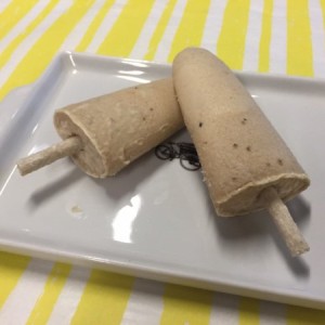 sorvete canino com palito feito de osso com pele de boi (Foto: divulgação)
