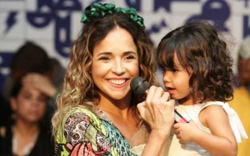 Daniela Mercury com sua netinha Clarice (Foto: Reprodução)
