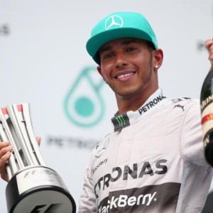 Lewis Hamilton é tricampeão (Foto: Reprodução)
