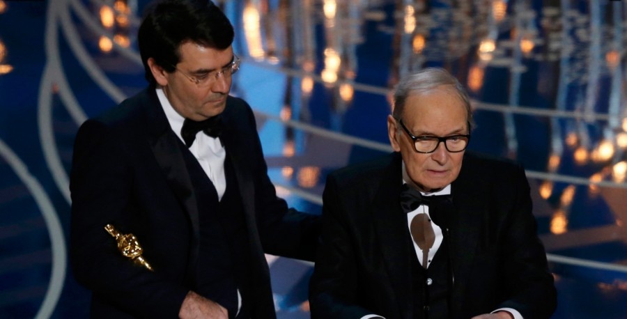 Compositor italiano Ennio Morricone recebe Oscar 2016 de melhor trilha sonora por ''Os oito odiados'' (Foto: Divulgação)
