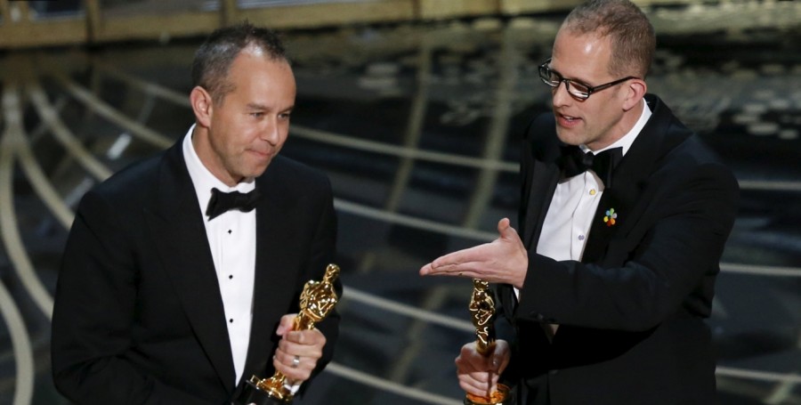 Pete Docter e Jonas Rivera recebem o Oscar de melhor longa de animação por ''Divertida mente'' (Foto: Divulgação)