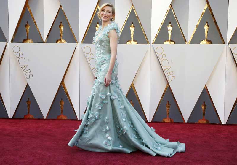 Cate Blanchett indicada para melhor atriz divina com o vestido armani (foto: divulgação)