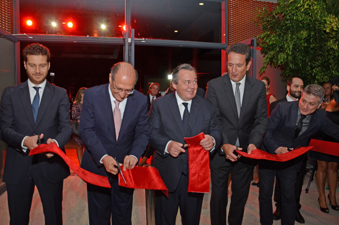Diretores da GL events e o Governador Geraldo Alckmin na inauguração (Foto: Divulgação)