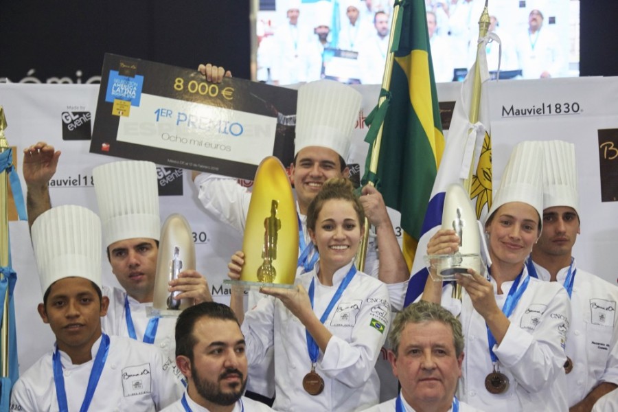 Ao centro, chef Giovanna Grossi que levou o prêmio (Foto: Divulgação)