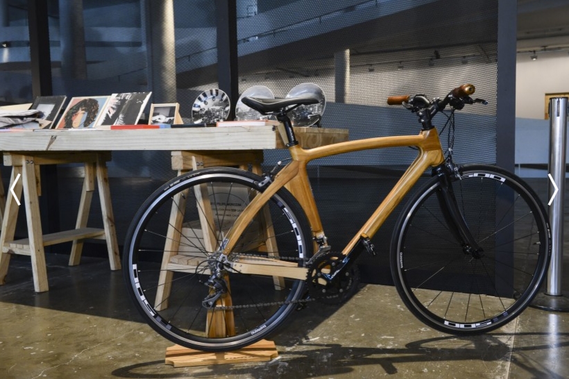 FFWSHOP - bicicleta de madeira por R$11.600  (Foto: Divulgação)