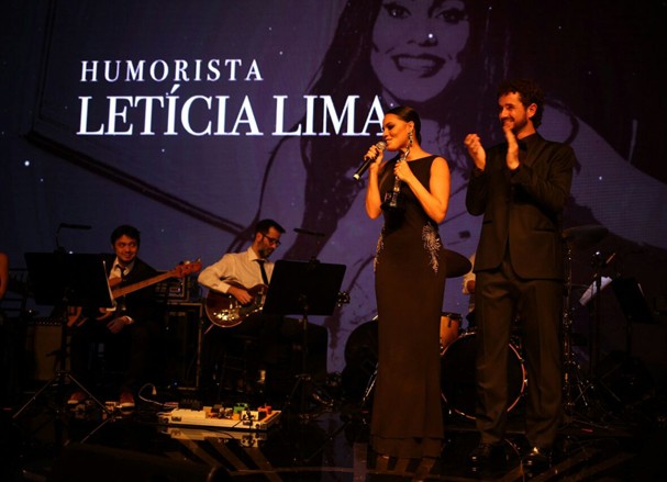 Letícia Lima recebe prêmio de Humorista (Foto: Divulgação)