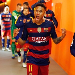 Atuando pelo Barcelona, Neymar também joga pela Seleção Brasileira (Foto: Reprodução)