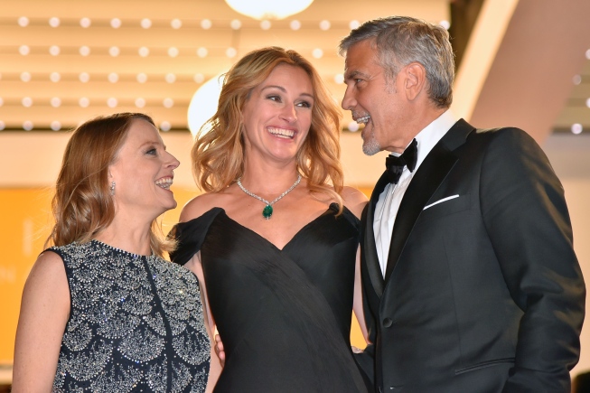 Jodie Foster, Julia Roberts e George Clooney na pré-estreia (Foto: Divulgação)