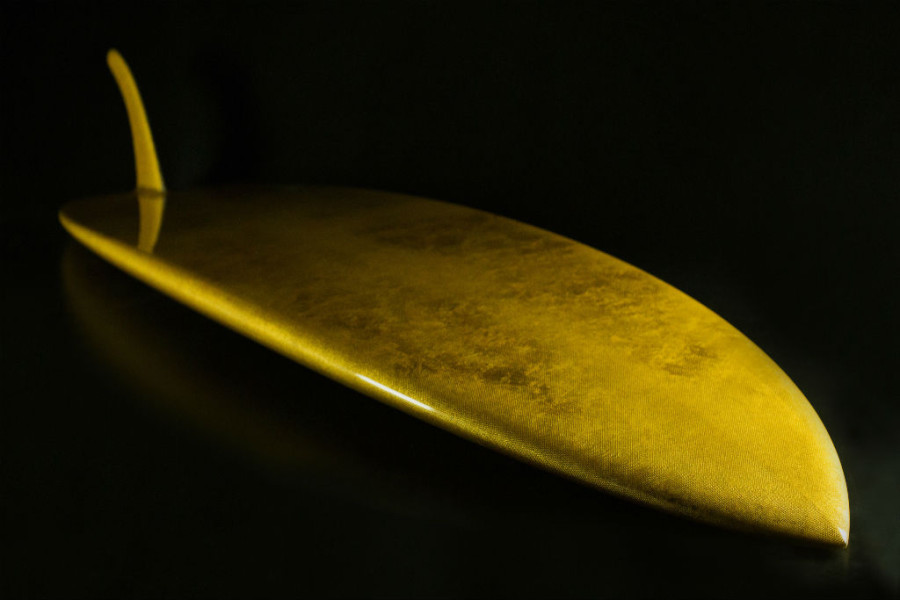 A Aureus é a primeira prancha do mundo feita com uma camada de ouro (Foto: Divulgação)