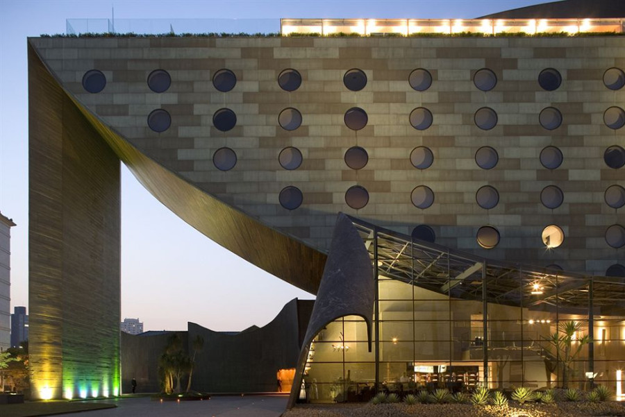 Arquitetura do Hotel Unique em formato de barco (Fonte: Divulgação)