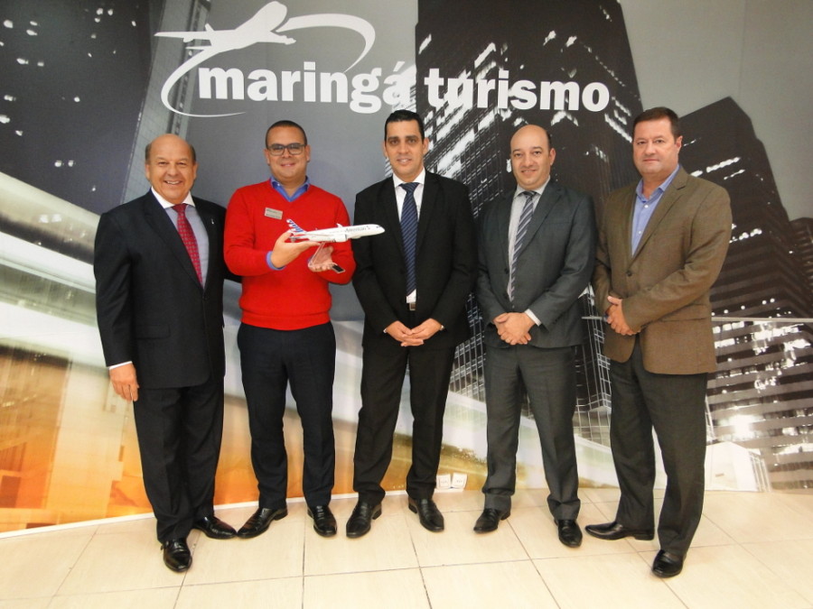 Equipe Maringá Turismo recebeu troféu "Top Seller 2015"