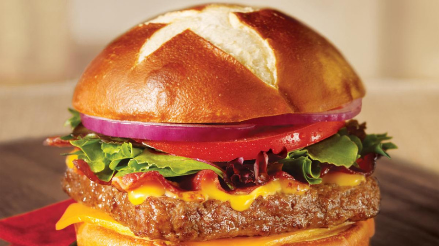 Rede de fast food é conhecida por seu hambúrguer em formato quadrado (Foto: Divulgação)