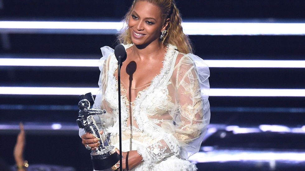 Beyonce recebe prêmio (Foto: Divulgação)
