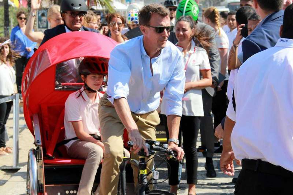Após abertura oficial da Casa da Dinamarca, família real passeia de bike pela orla de Ipanema (Foto: Divulgação)