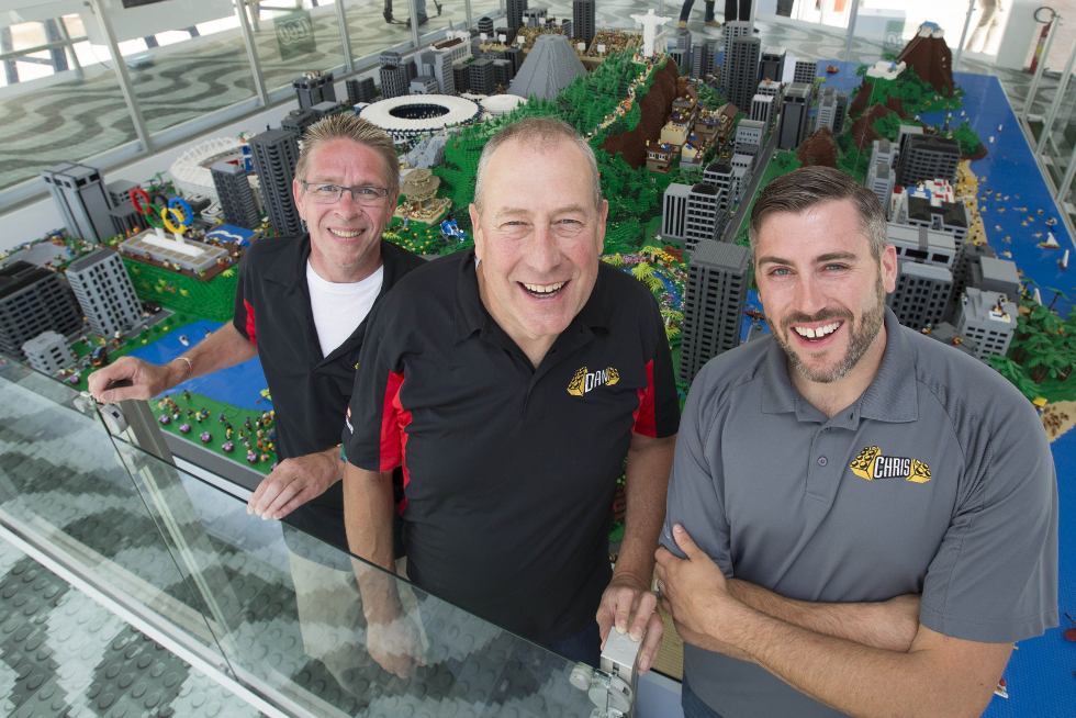 Comandantes do projeto:  Builders Steininger, Chris Steininger e Paul Chrzan