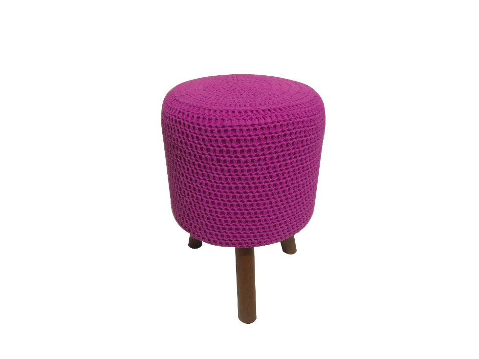 Puff round crochê mandeira rosa/ de R$ 799,99 por R$ 319,99 (Foto: Divulgação)